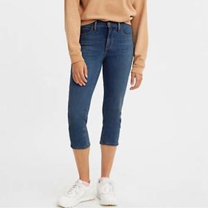 Levis Shaping Skinny Capris size 27